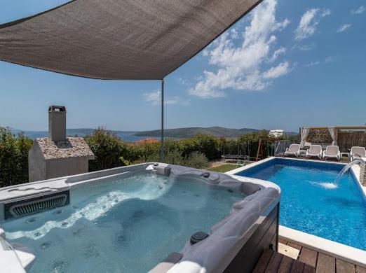 Villa Hedonist Seget Vranjica Exterior photo